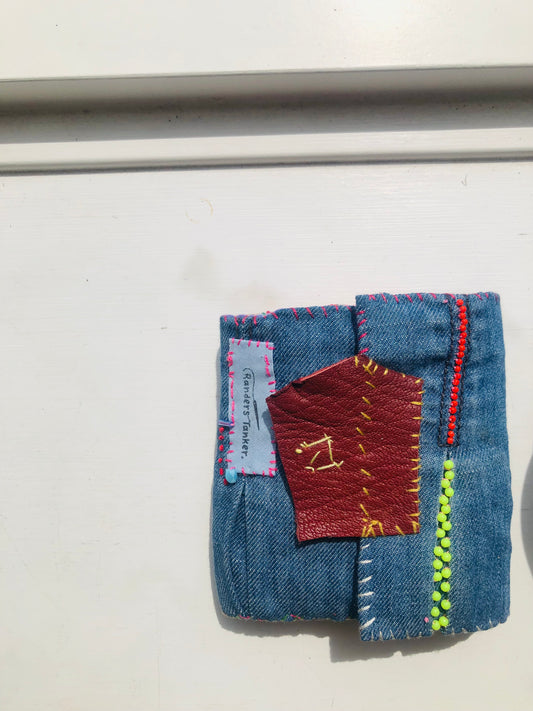 財布 布財布 ハンドメイド 手縫い 刺繍 パッチワーク 二つ折り 2496
