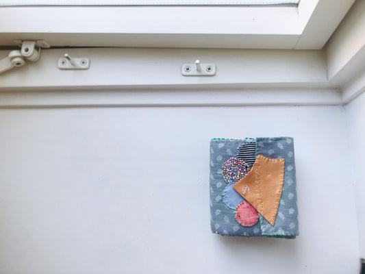 Pung, Stofpung, Håndlavet, Håndsyet, Broderet, Patchwork, Bifold, 2074