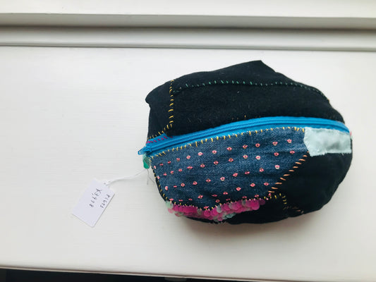 ポーチ 手縫い 布製 ハンドメイド ビーズ刺繍 1673