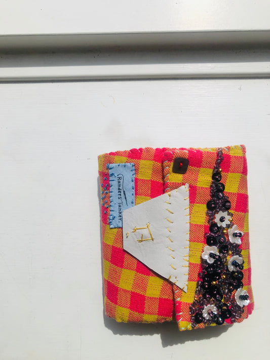 財布 布財布 ハンドメイド 手縫い 刺繍 パッチワーク 二つ折り 2490