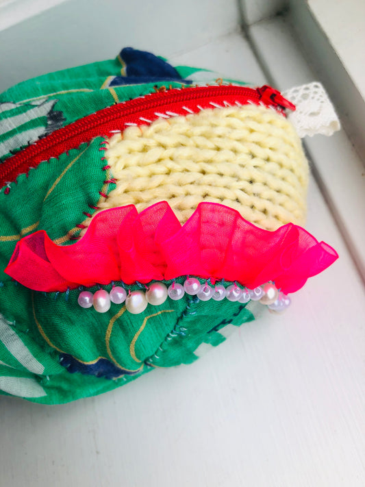 ポーチ 手縫い 布製 ペンケース 小物入れ ハンドメイド ビーズ刺繍 2467