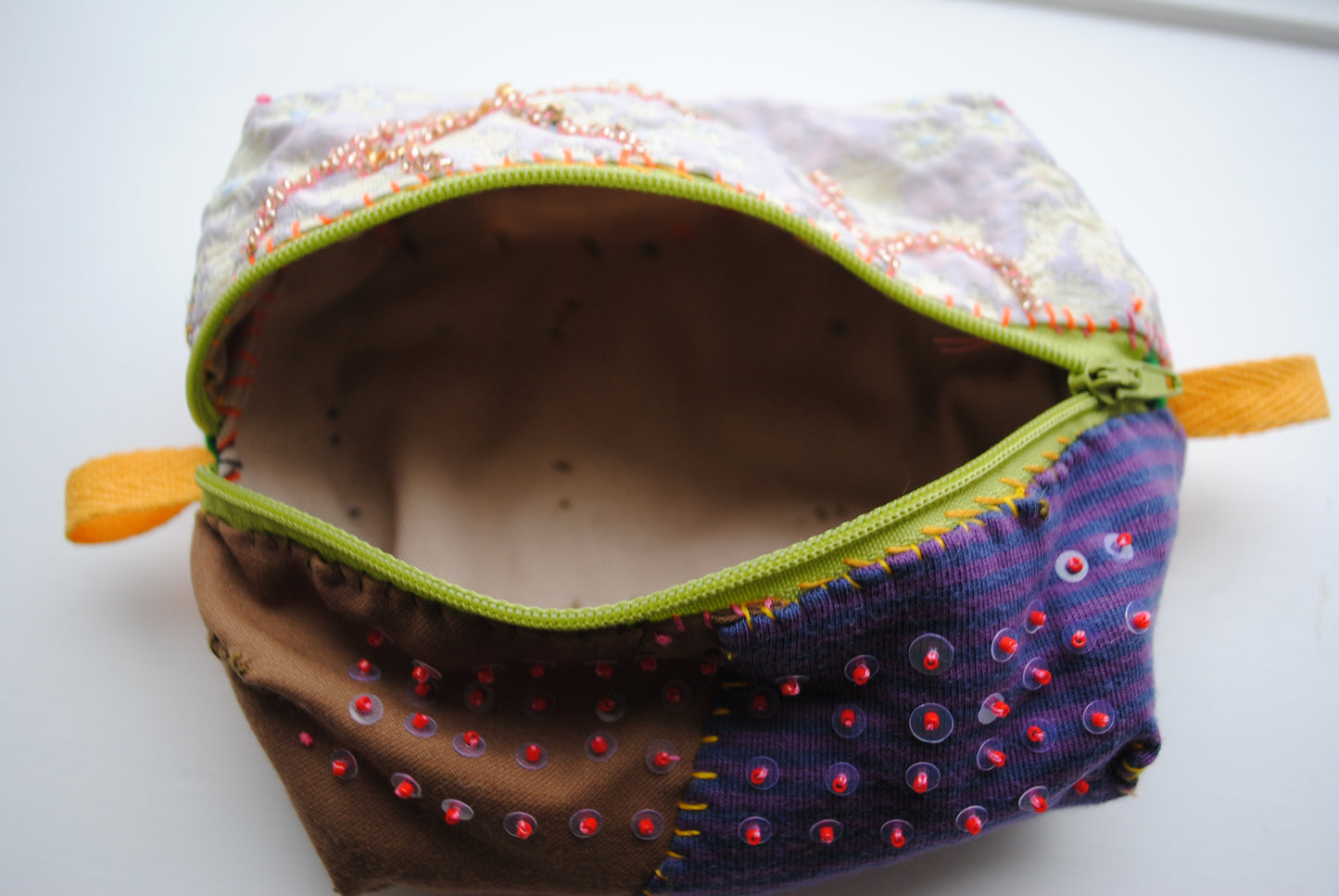 ポーチ 手縫い 布製 ペンケース 小物入れ ハンドメイド ビーズ刺繍 1882