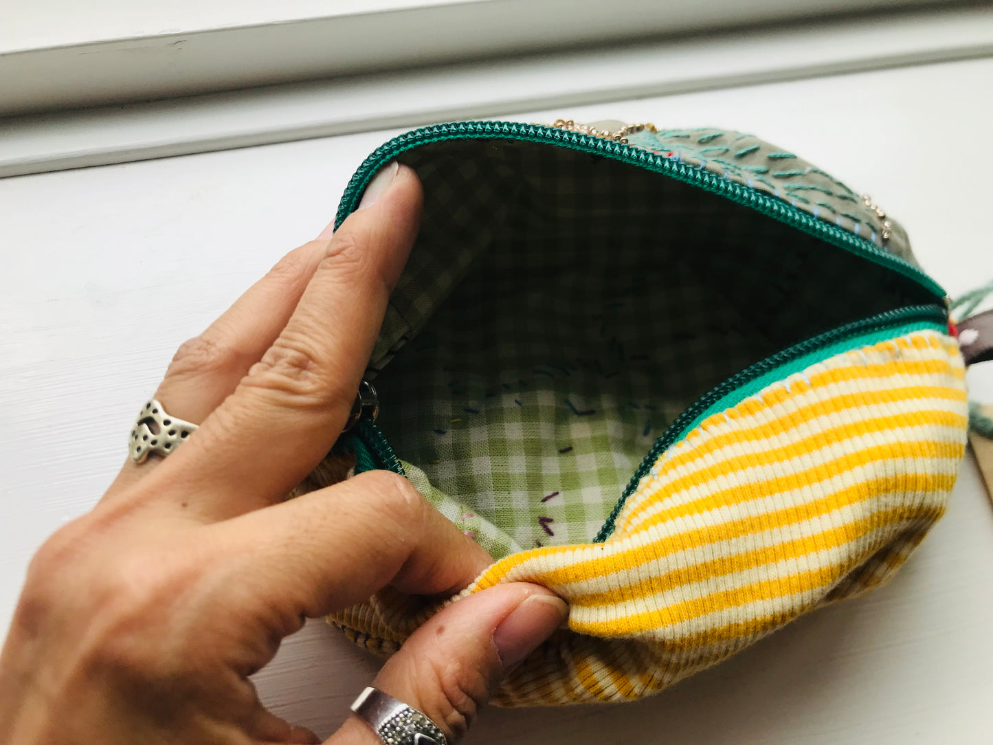 Pouch, hand-sewn, fabric, pen case, accessory case, handmade, bead embroidery 2043