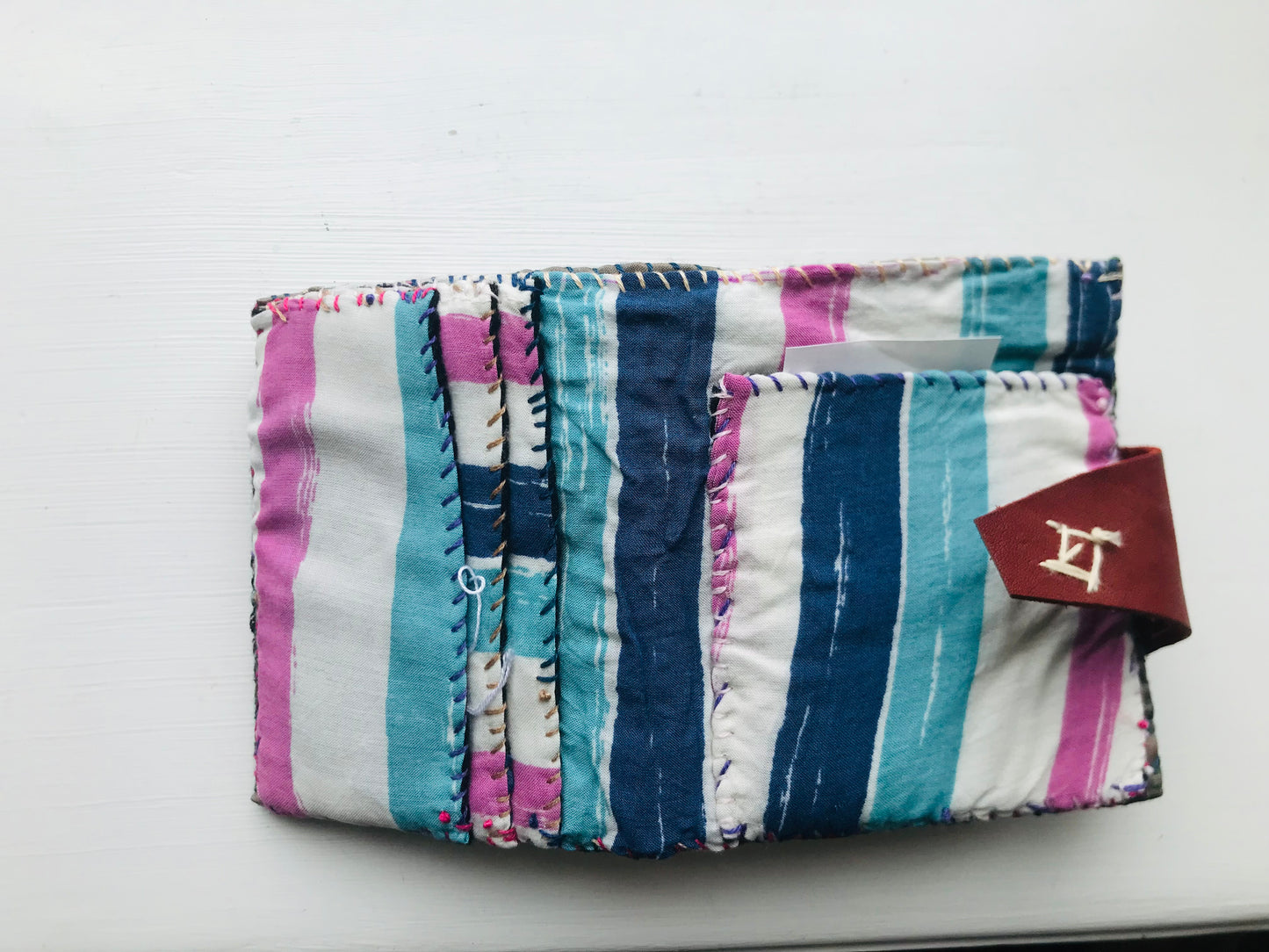 財布 布財布 ハンドメイド 手縫い 刺繍 パッチワーク 二つ折り 1638