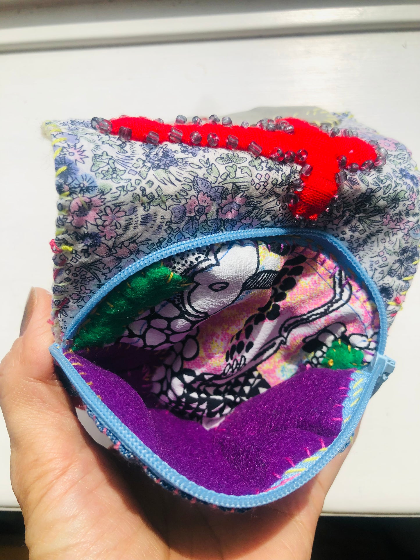 財布 布財布 ハンドメイド 手縫い 刺繍 パッチワーク 二つ折り 2493