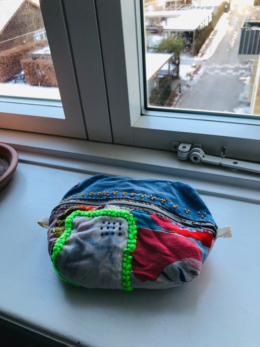 ポーチ 手縫い 布製 ペンケース 小物入れ ハンドメイド ビーズ刺繍 2358