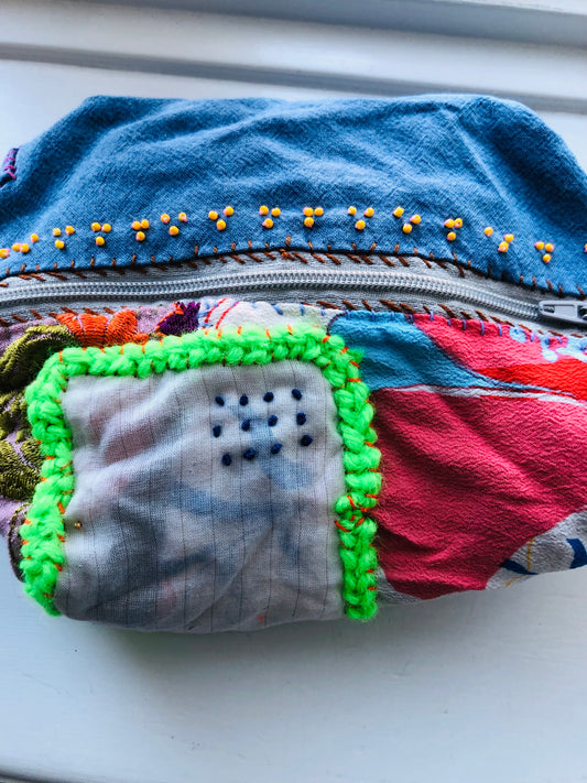 ポーチ 手縫い 布製 ペンケース 小物入れ ハンドメイド ビーズ刺繍 2358