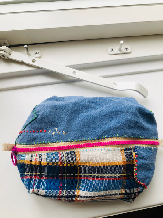 ポーチ 手縫い 布製 ペンケース 小物入れ ハンドメイド ビーズ刺繍 2396