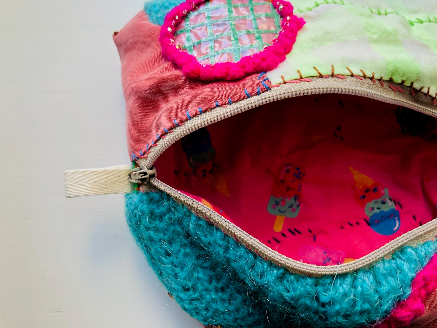 Pouch, hand-sewn, fabric, pen case, accessory case, handmade, bead embroidery 2219