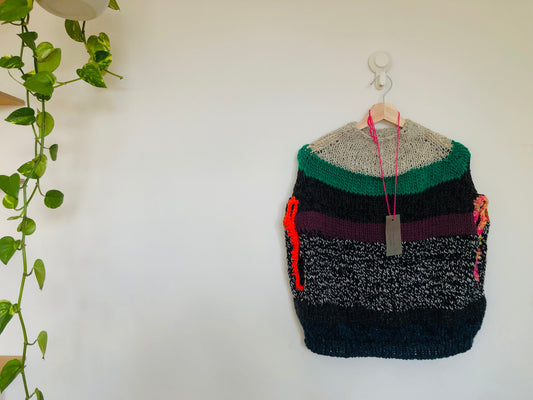 セーター 手編み スローファッション ファンシーヤーン oneofakind ベスト ポンチョ 2304
