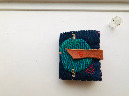 財布 布財布 ハンドメイド 手縫い 刺繍 パッチワーク 二つ折り 2279