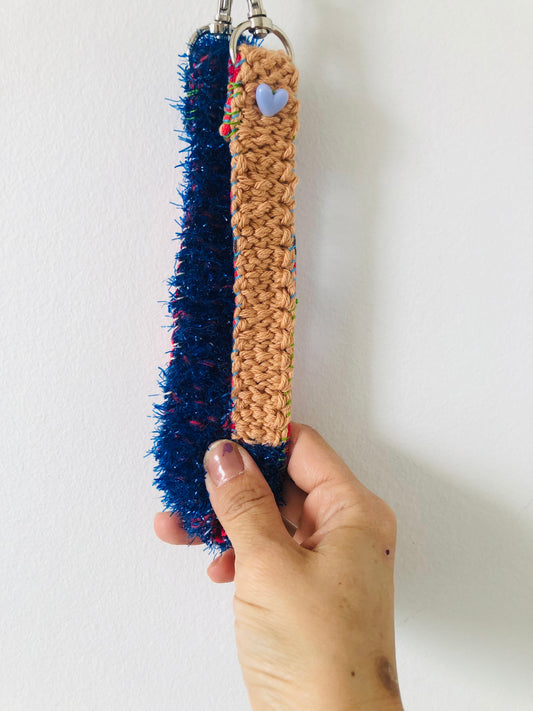 ストラップ(短) strap 手編みのストラップ 細い 手縫い 布製 毛糸 肩掛けストラップ スローファッション ハンドメイド 1988