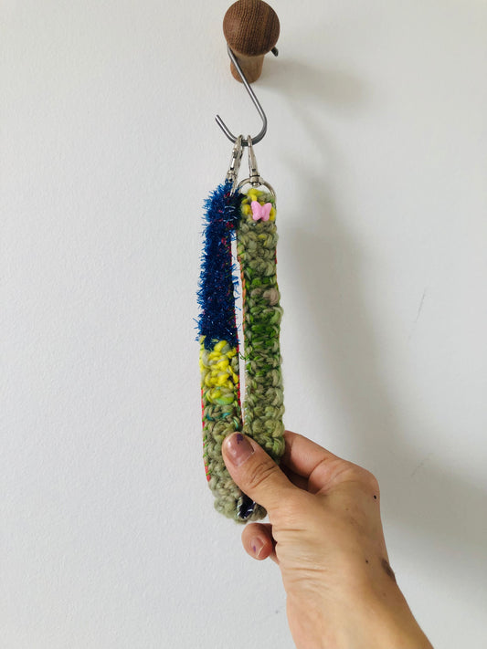 ストラップ(短) strap 手編みのストラップ 細い 手縫い 布製 毛糸 肩掛けストラップ スローファッション ハンドメイド 1985