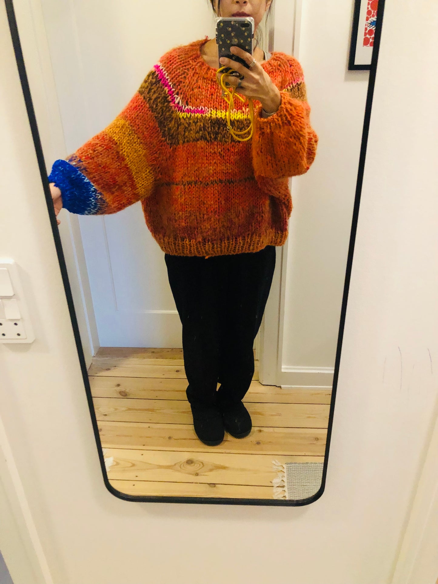 Hand-knitted sweater, slow fashion, fancy yarn, oneofakind, short length, 2336