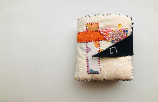 財布 布財布 ハンドメイド 手縫い 刺繍 パッチワーク 二つ折り 2290