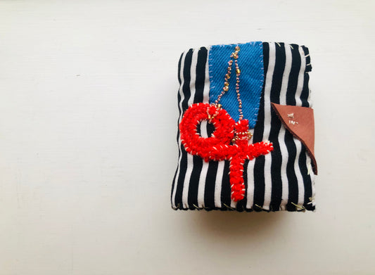 財布 布財布 ハンドメイド 手縫い 刺繍 パッチワーク 二つ折り 2289