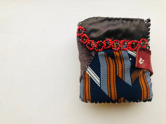 財布 布財布 ハンドメイド 手縫い 刺繍 パッチワーク 二つ折り 2291