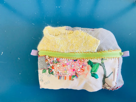 ポーチ 手縫い 布製 ハンドメイド ビーズ刺繍 1677