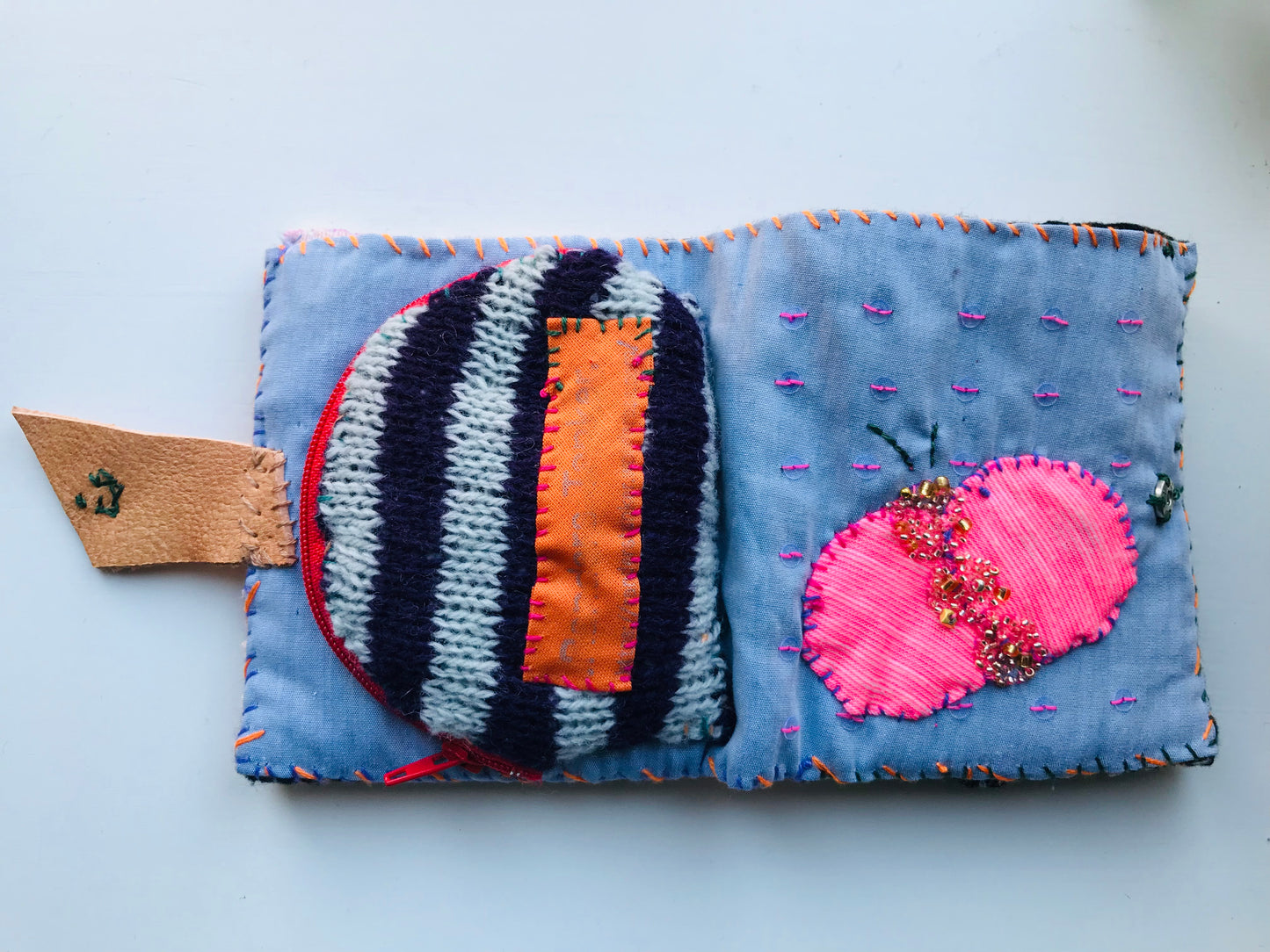 財布 布財布 ハンドメイド 手縫い 刺繍 パッチワーク 二つ折り 1642