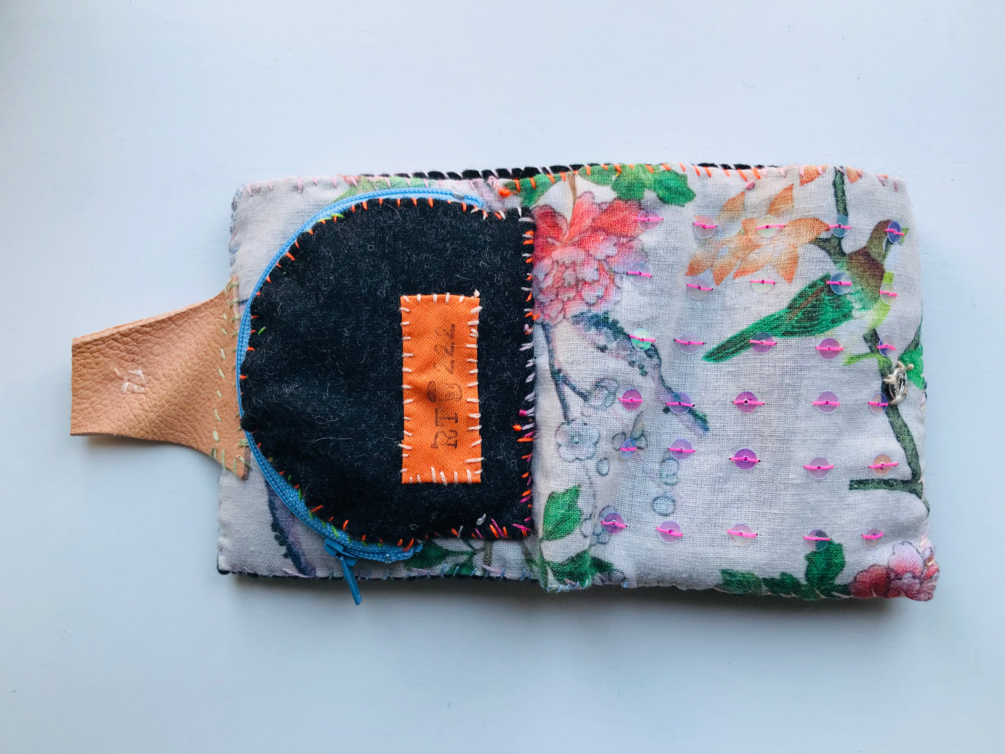 財布 布財布 ハンドメイド 手縫い 刺繍 パッチワーク 二つ折り 1640