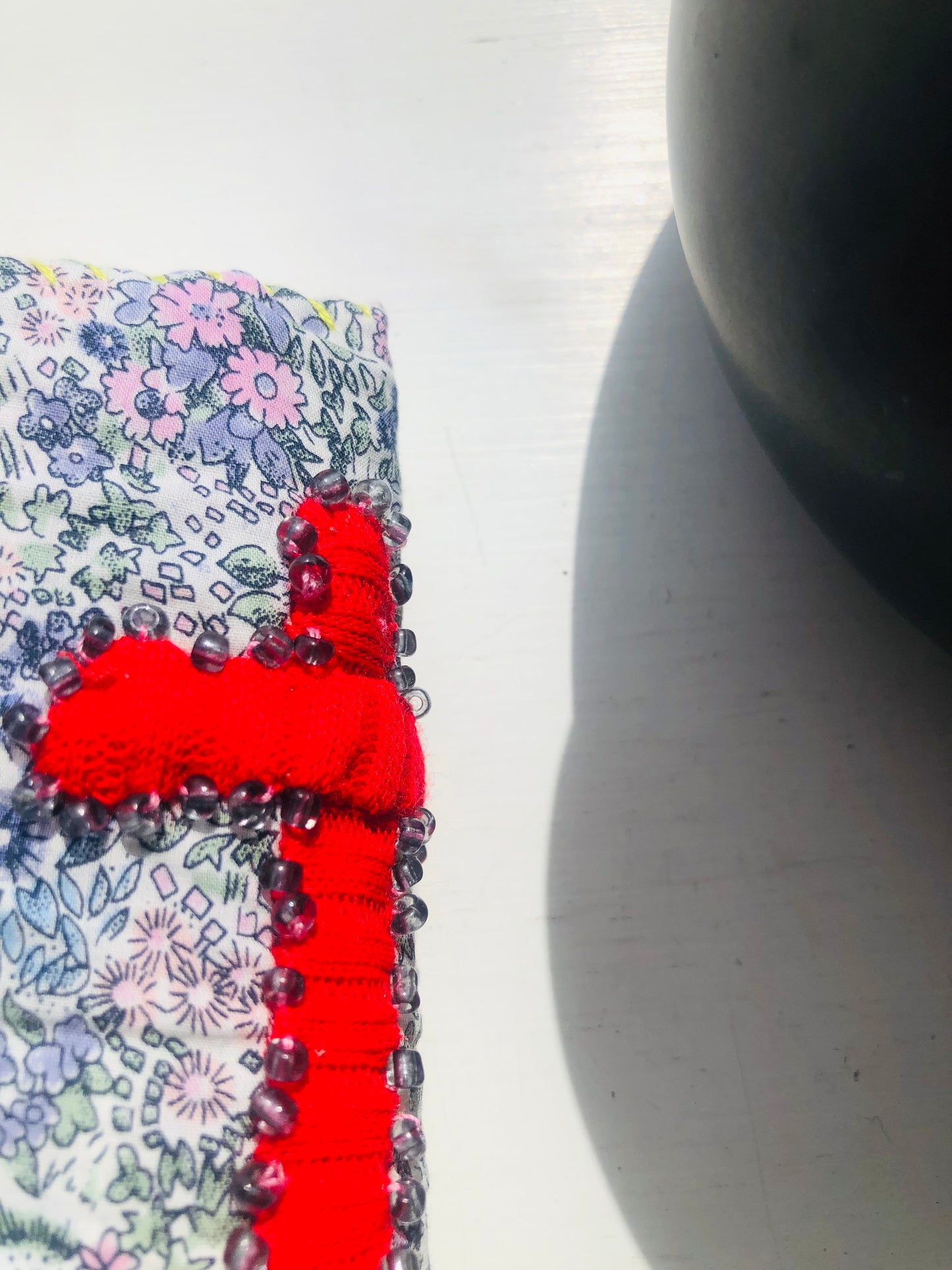 財布　布財布　ハンドメイド　手縫い　刺繍　パッチワーク　二つ折り　2493