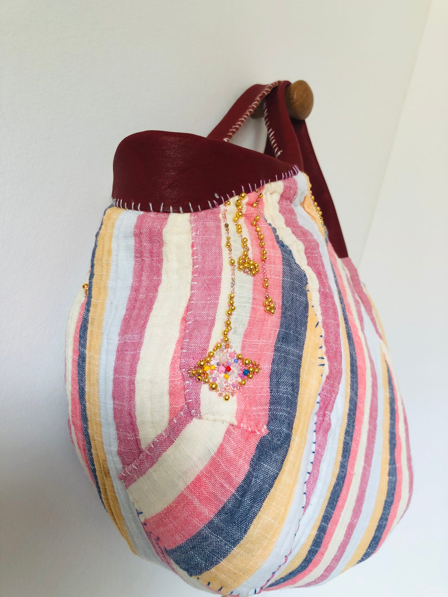 Bag 手縫いのバッグ 布製　トートバッグ　スローファッション　ハンドメイド　2522
