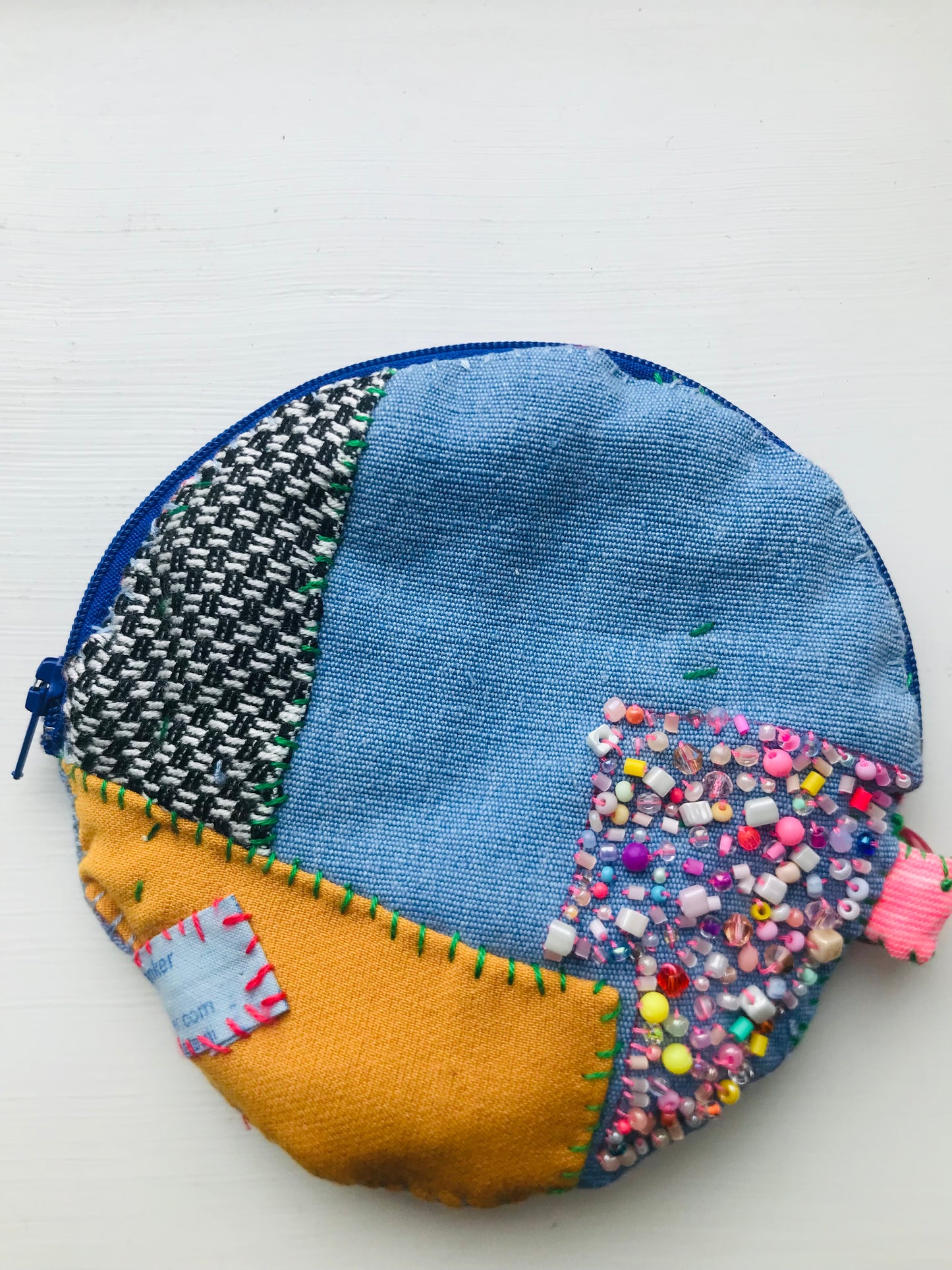 Mønthylster, perler, håndsyet, broderi, stof, møntpung, etui, håndlavet 1762