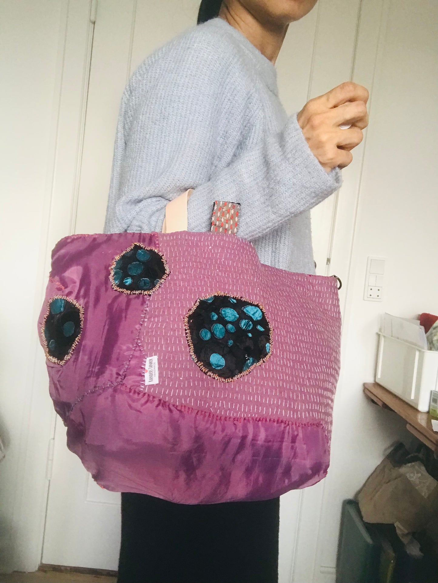 Bag   手縫いのバッグ　  布製　本革持ち手　スローファッション　ハンドメイド　1733