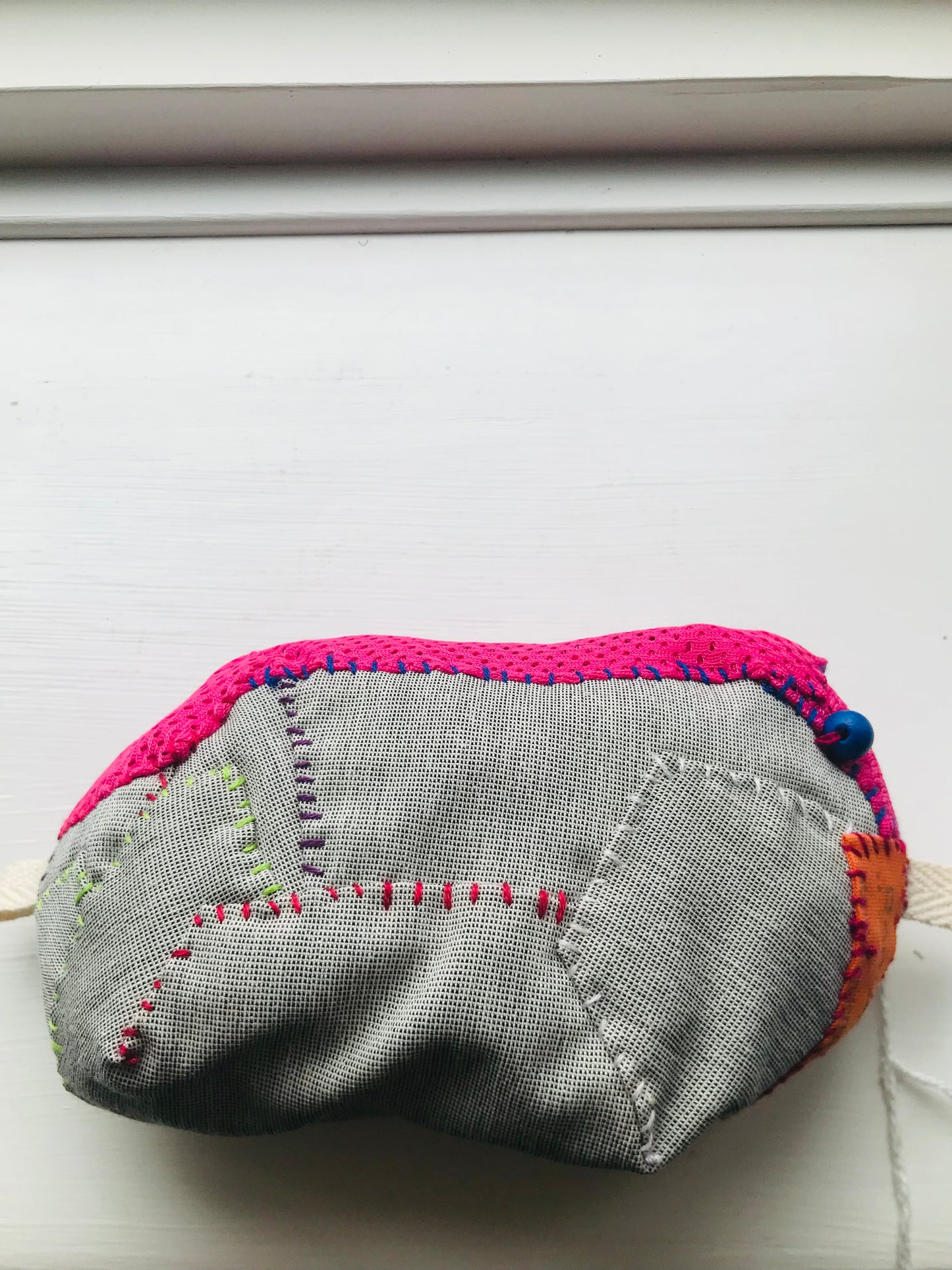 ポーチ　手縫い　布製　 ペンケース　小物入れ　ハンドメイド　ビーズ刺繍　2045