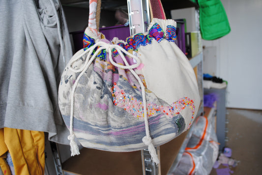 Bag 巾着バッグ　巾着　バッグ  手縫いのバッグ　  布製　スローファッション　ハンドメイド　1562