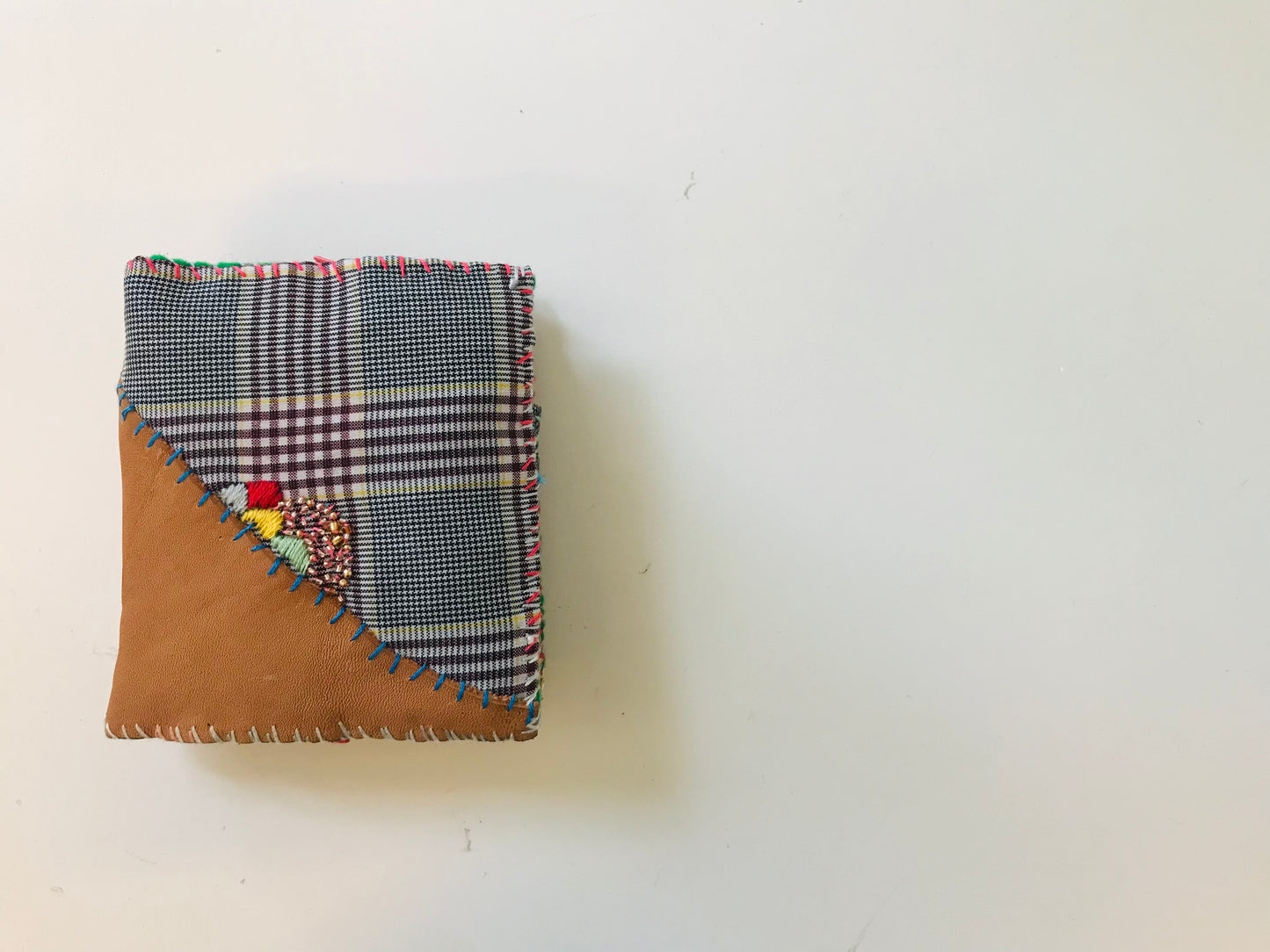財布　布財布　ハンドメイド　手縫い　刺繍　パッチワーク　二つ折り　1860