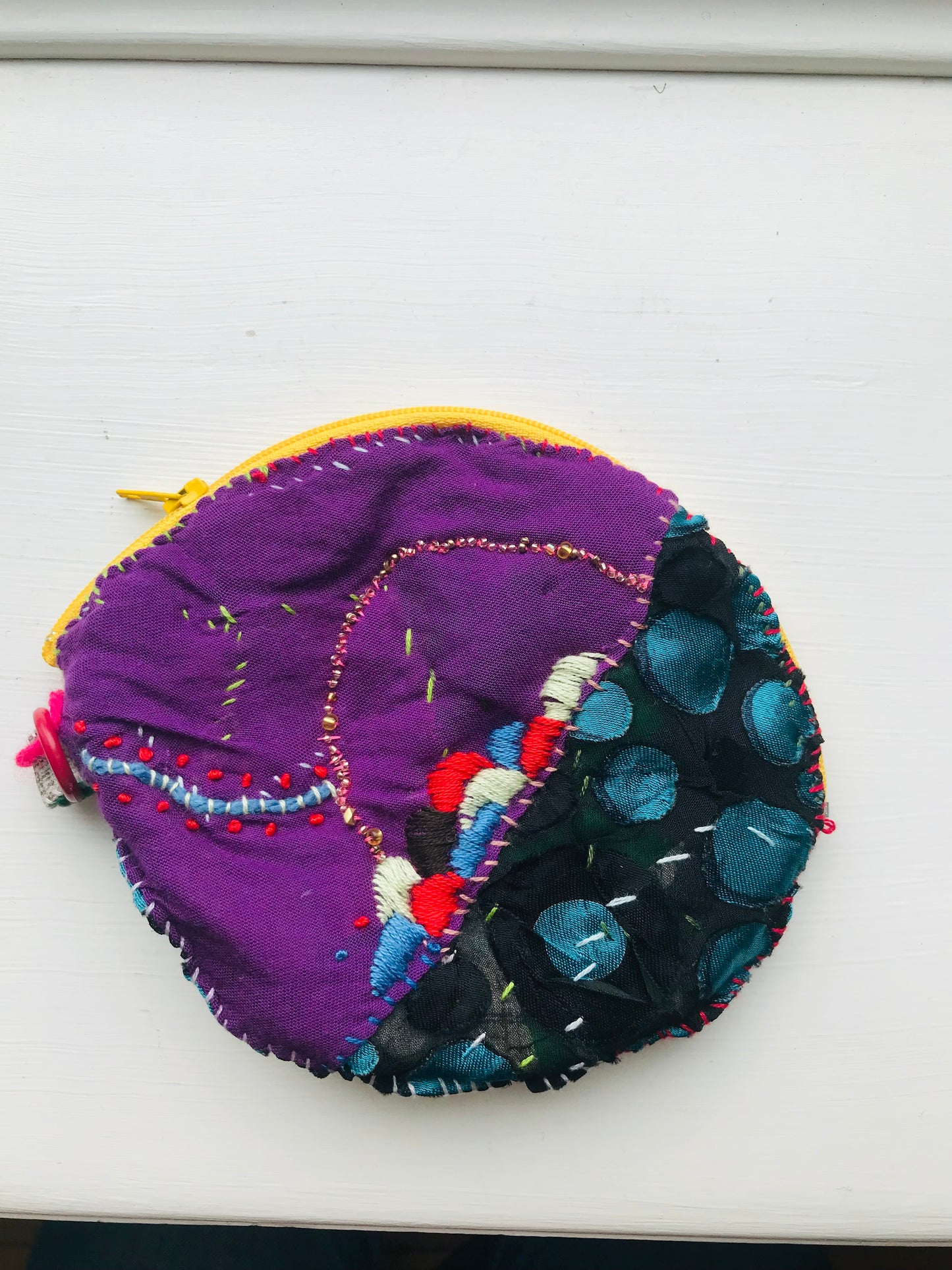 コインケース　ビーズ　手縫い　刺繍　布　小銭入れ ポーチ　ハンドメイド  1758