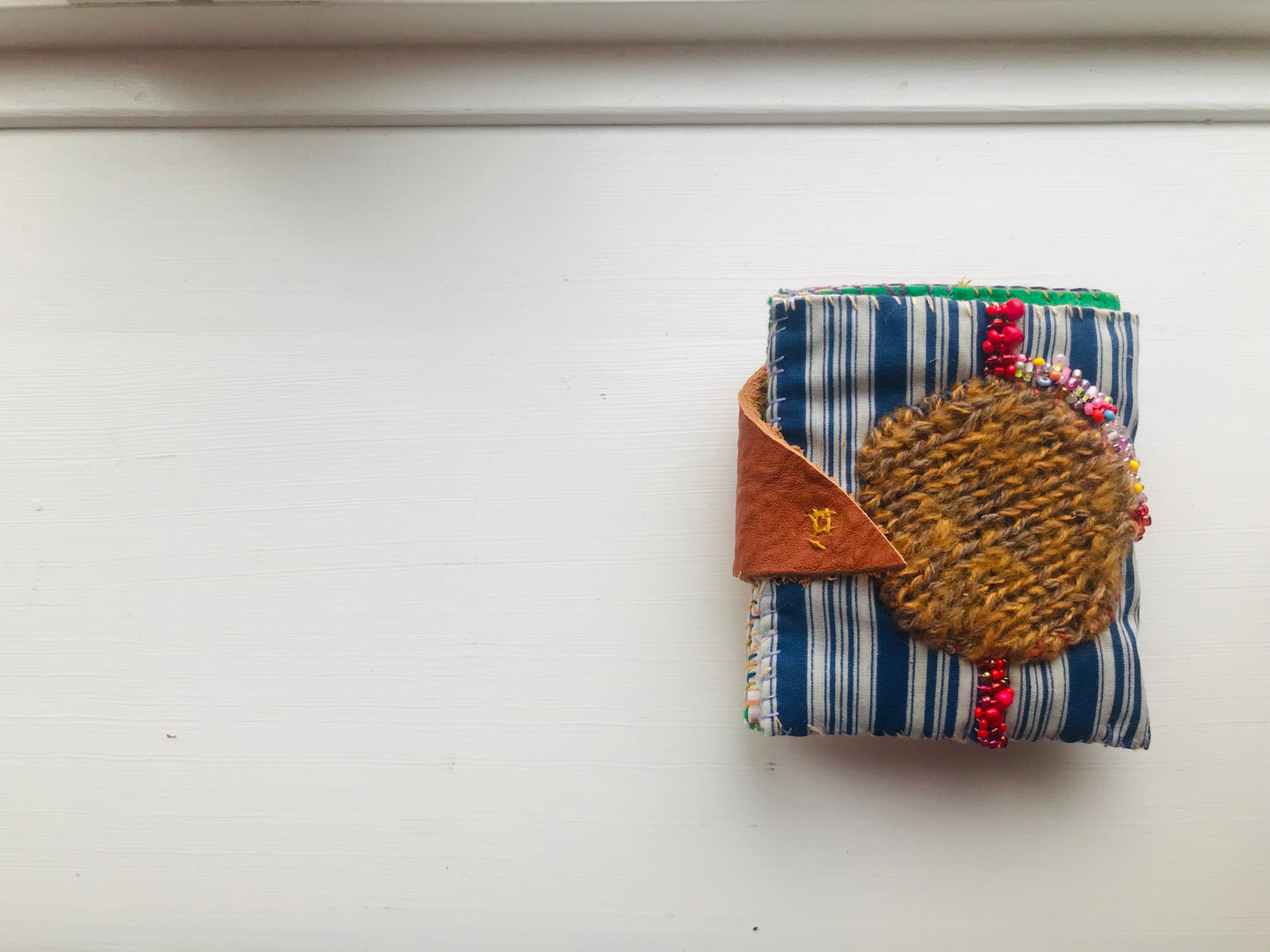 財布　布財布　ハンドメイド　手縫い　刺繍　パッチワーク　二つ折り　1918