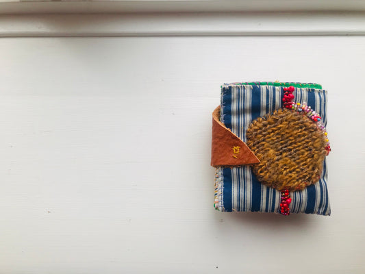 財布　布財布　ハンドメイド　手縫い　刺繍　パッチワーク　二つ折り　1918