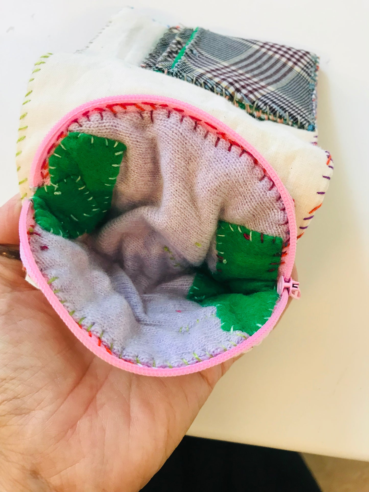 財布　布財布　ハンドメイド　手縫い　刺繍　パッチワーク　二つ折り　1861