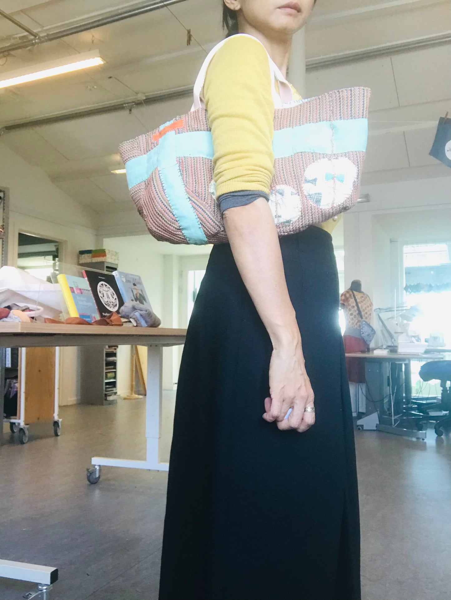 Bag   手縫いのバッグ　  布製　本革持ち手　スローファッション　ハンドメイド　1855