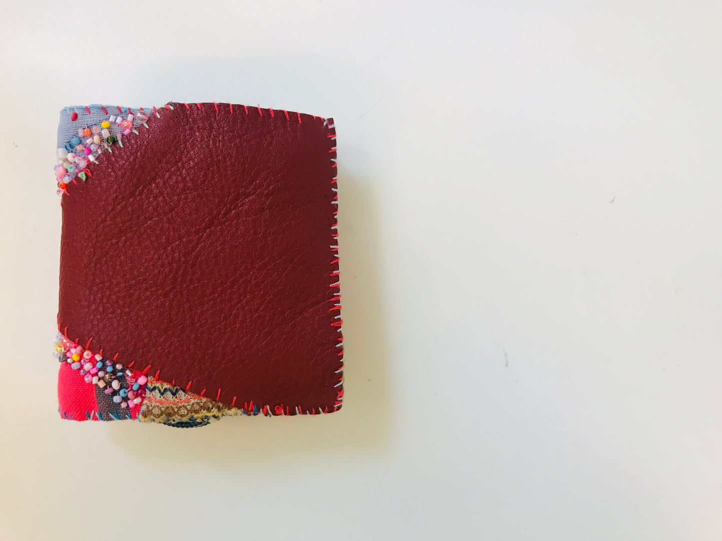 財布　布財布　ハンドメイド　手縫い　刺繍　パッチワーク　二つ折り　1859