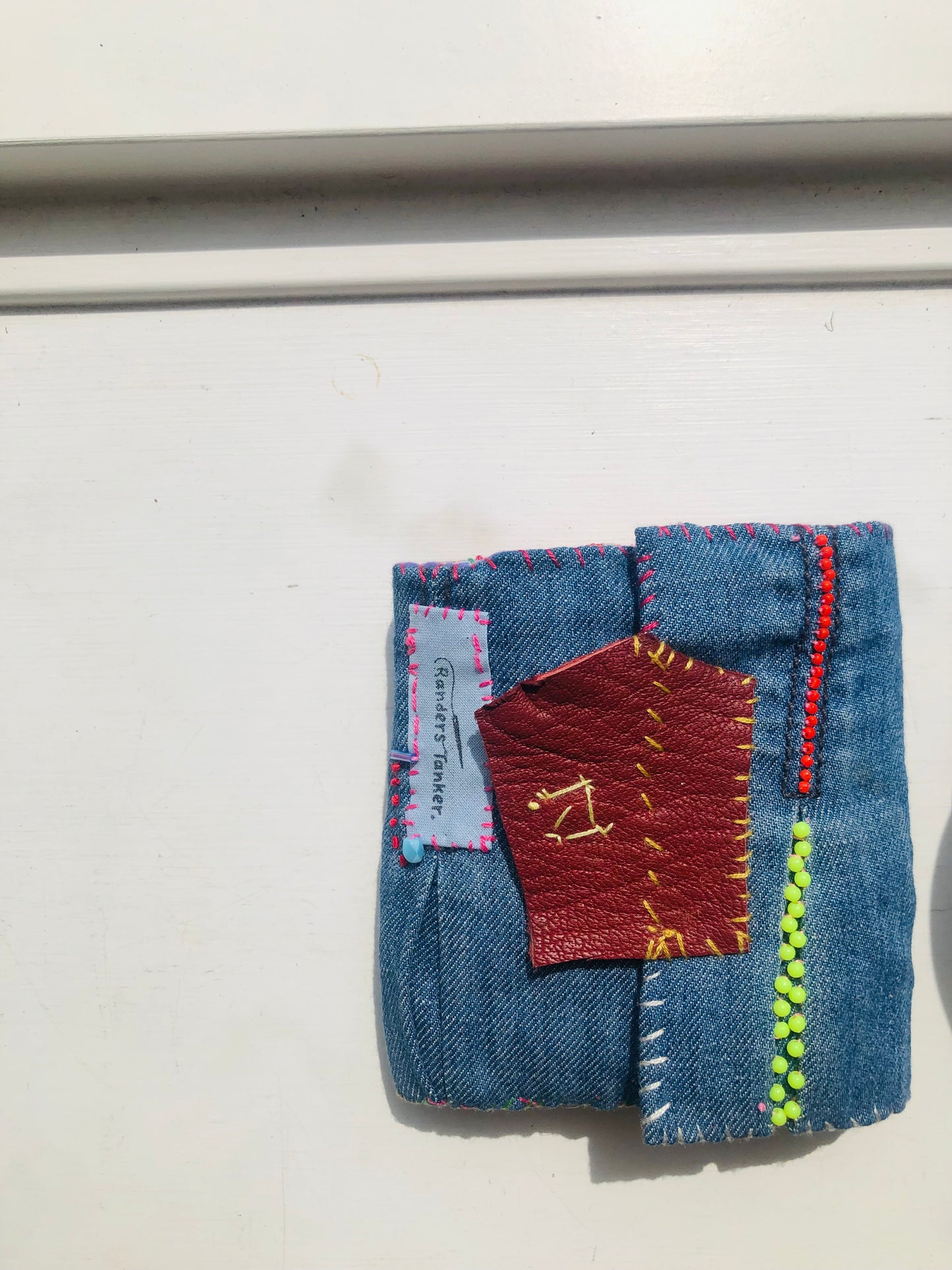 財布　布財布　ハンドメイド　手縫い　刺繍　パッチワーク　二つ折り　2496