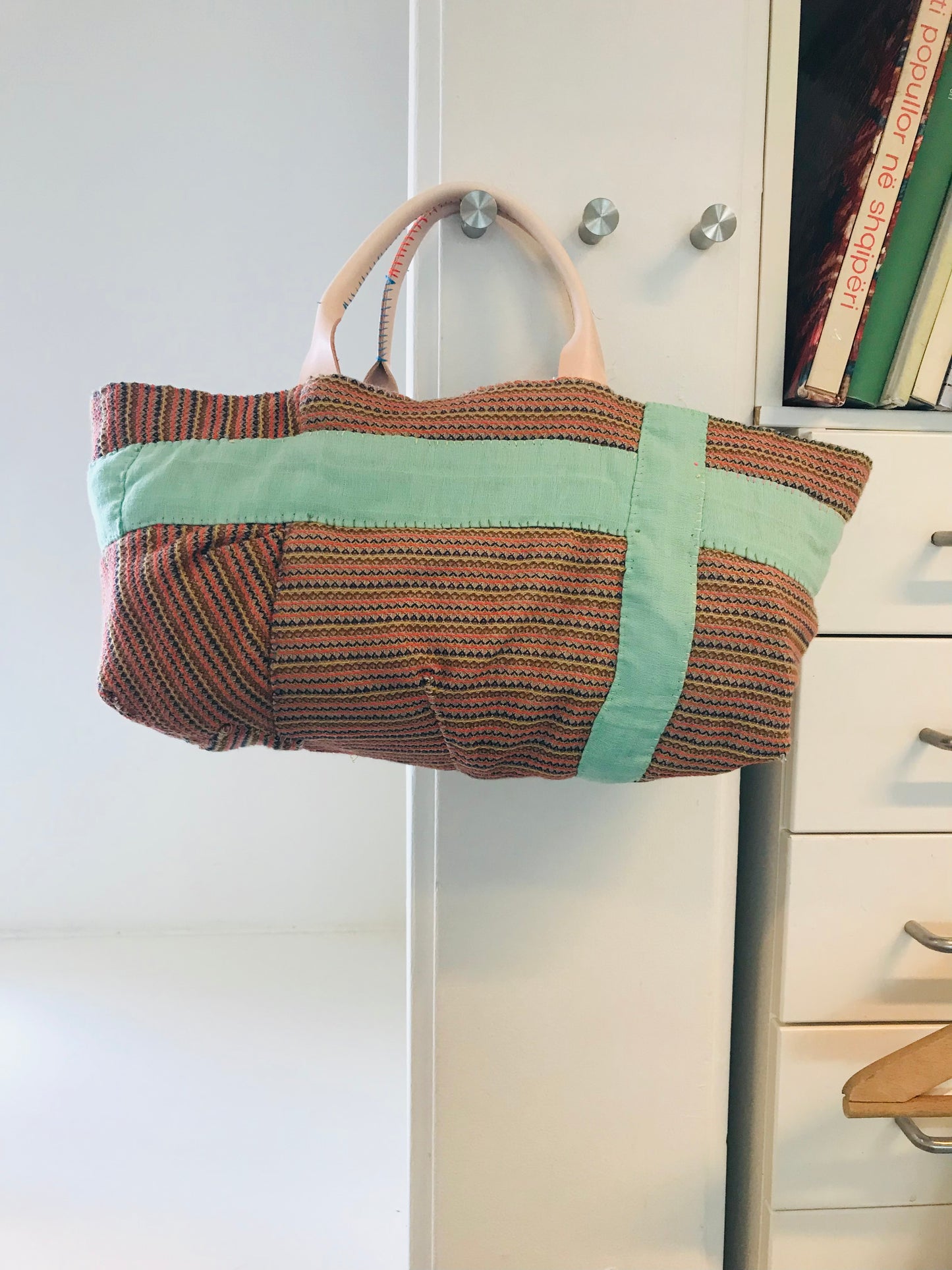 Bag   手縫いのバッグ　  布製　本革持ち手　スローファッション　ハンドメイド　1855