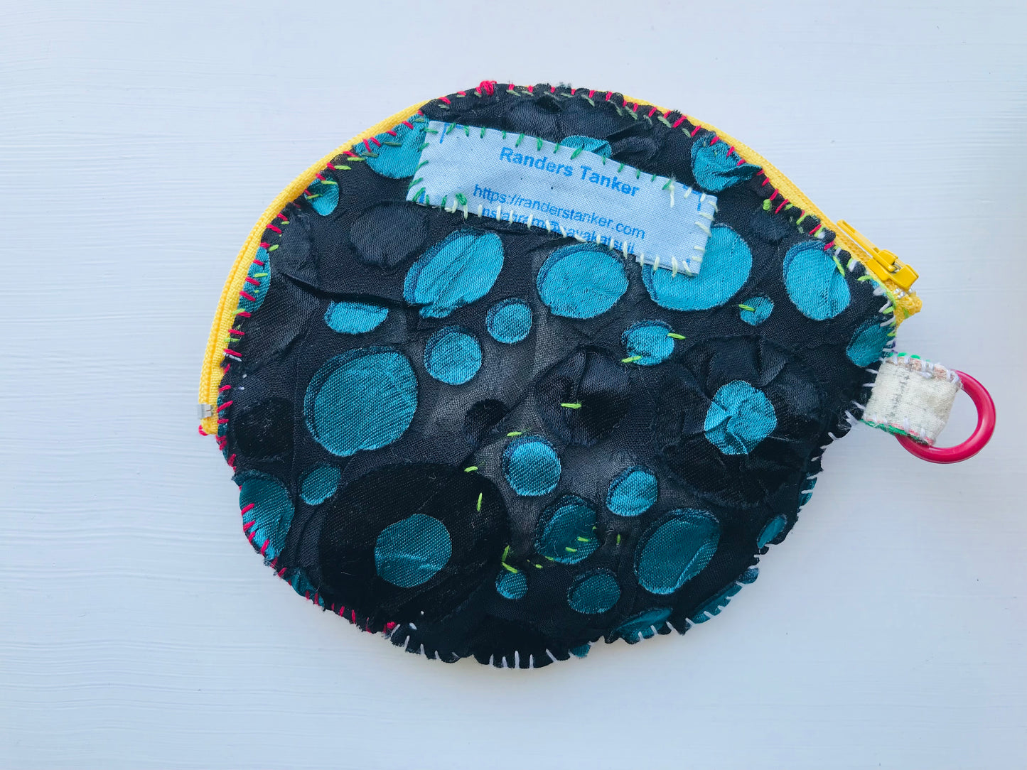 コインケース　ビーズ　手縫い　刺繍　布　小銭入れ ポーチ　ハンドメイド  1758
