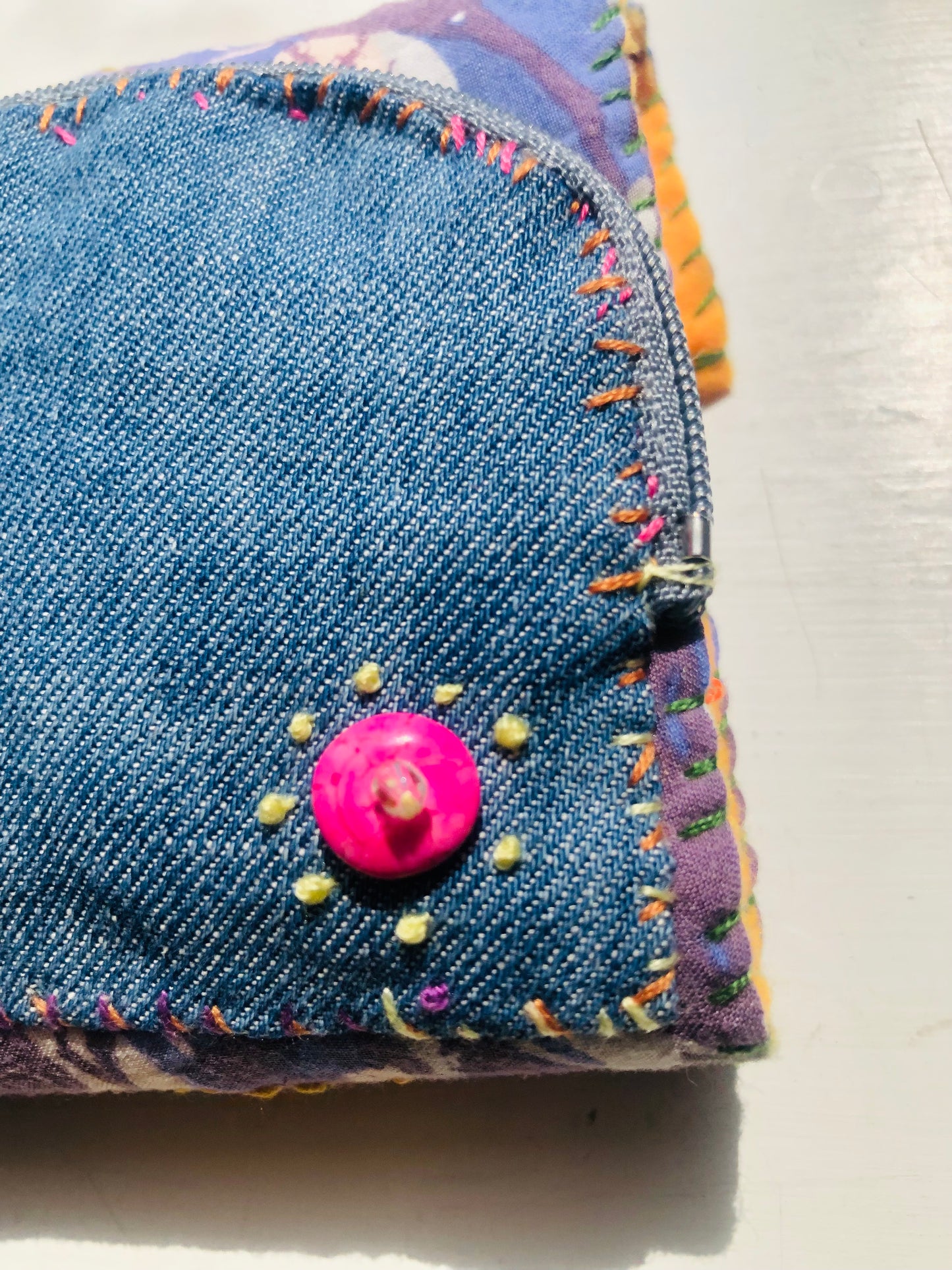 財布　布財布　ハンドメイド　手縫い　刺繍　パッチワーク　二つ折り　2489