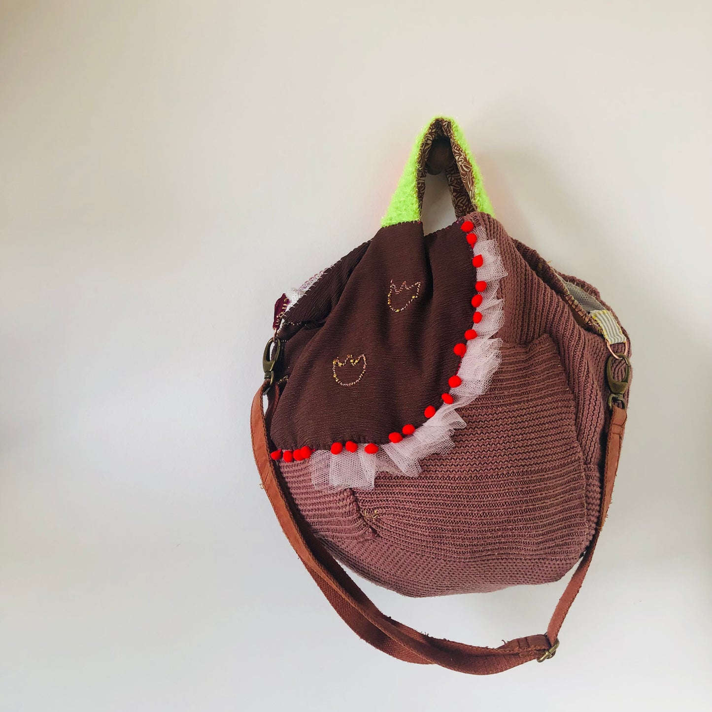 Bag 手縫いのバッグ 布製　トートバッグ　スローファッション　ハンドメイド　2410