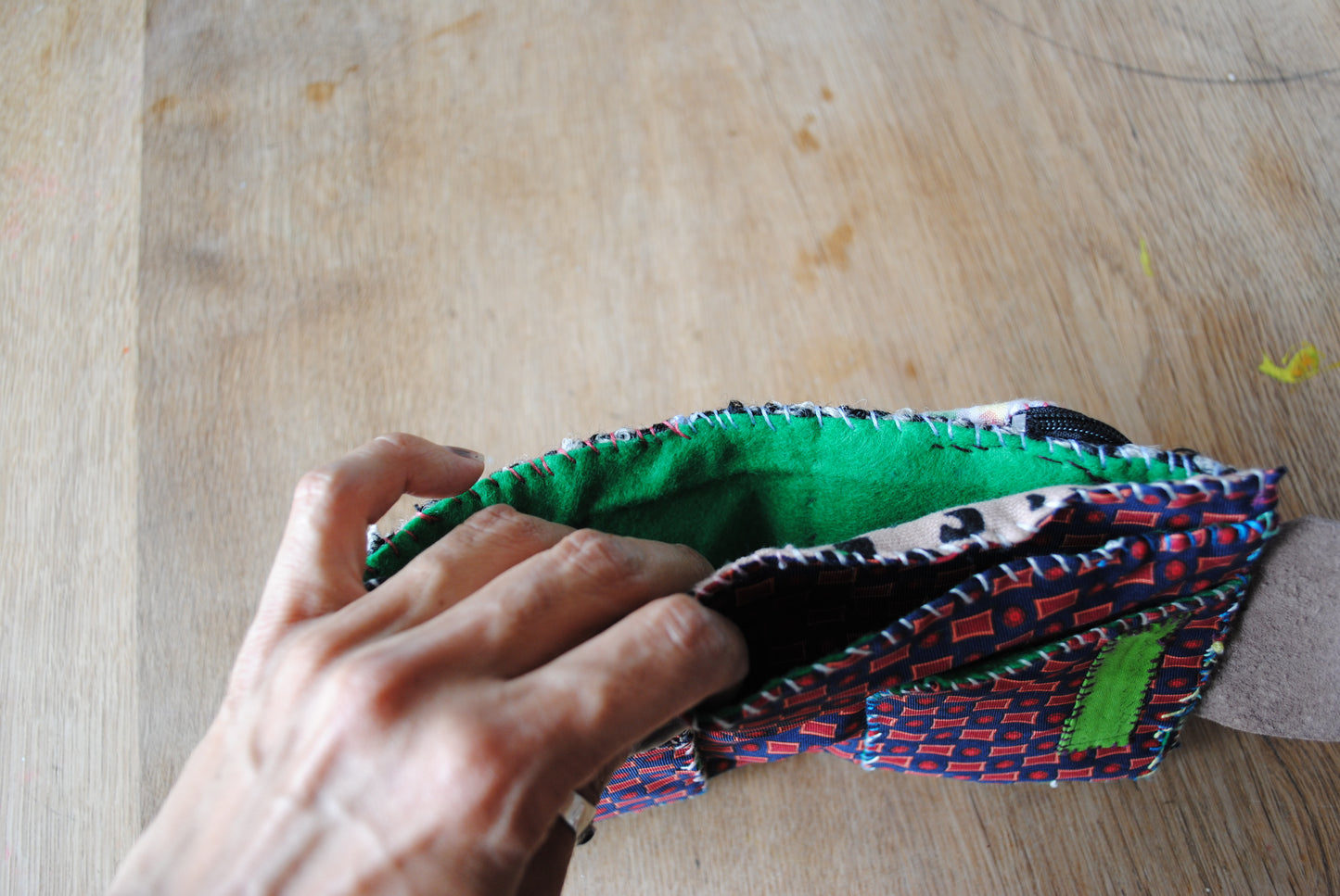 財布　布財布　ハンドメイド　手縫い　刺繍　パッチワーク　二つ折り　1814