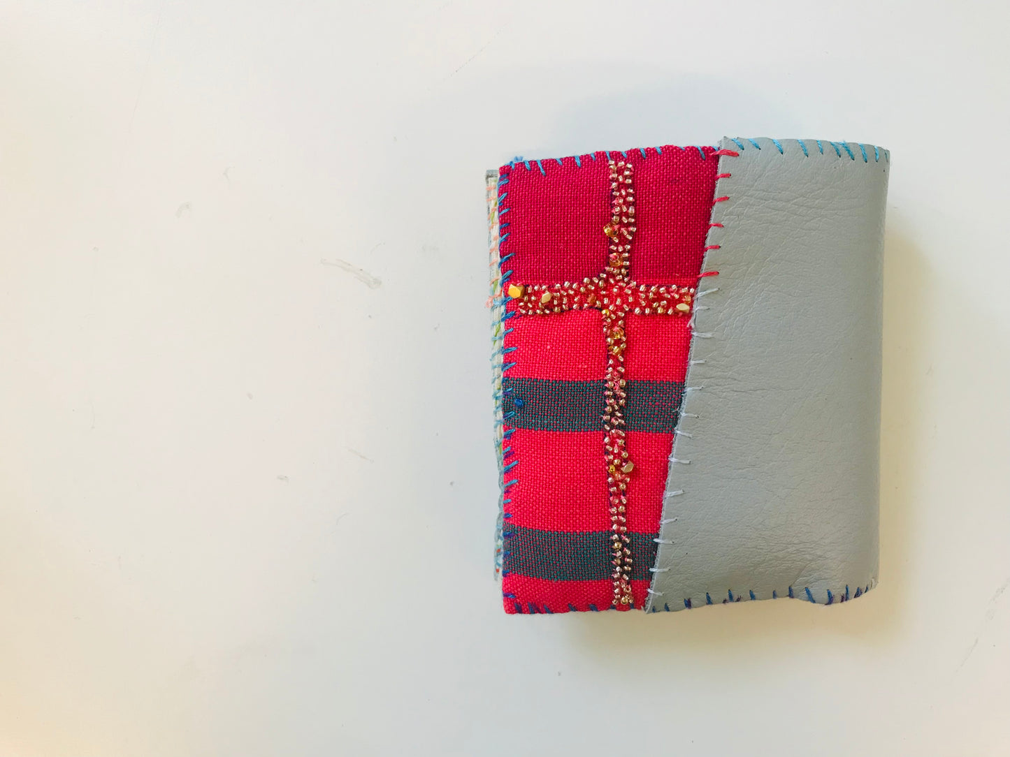 財布　布財布　ハンドメイド　手縫い　刺繍　パッチワーク　二つ折り　1861