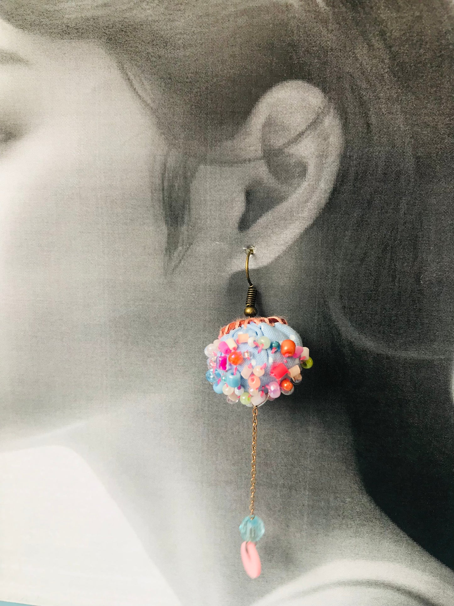 アクセサリー　手縫いのピアス　多分アシンメトリー　イヤリング　ビーズ　  布製　スローファッション　ハンドメイド　1840