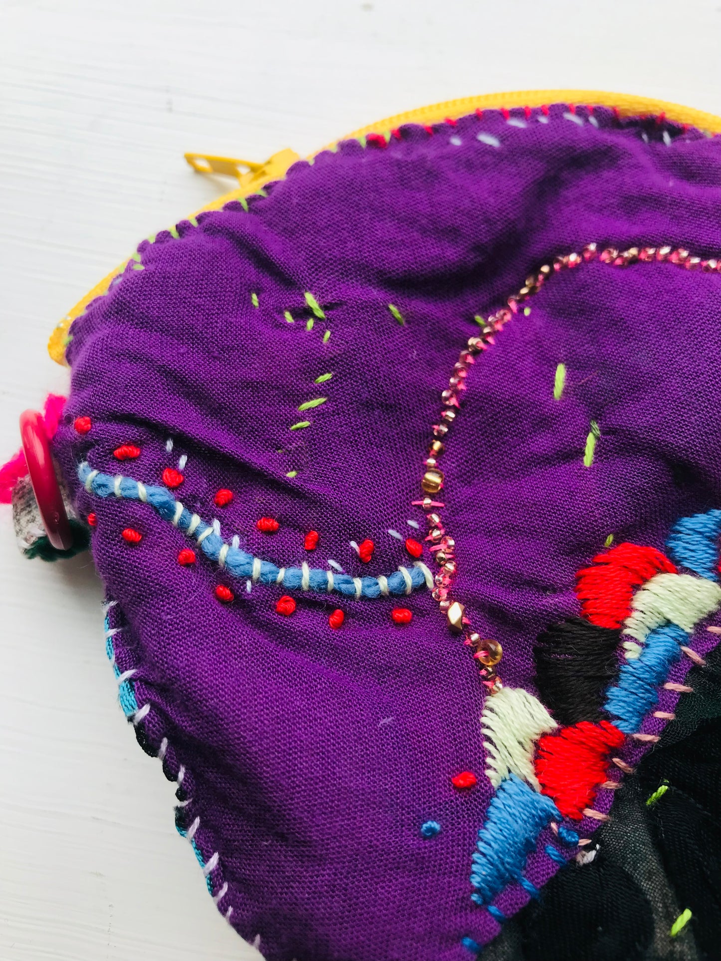 コインケース　ビーズ　手縫い　刺繍　布　小銭入れ ポーチ　ハンドメイド  1758