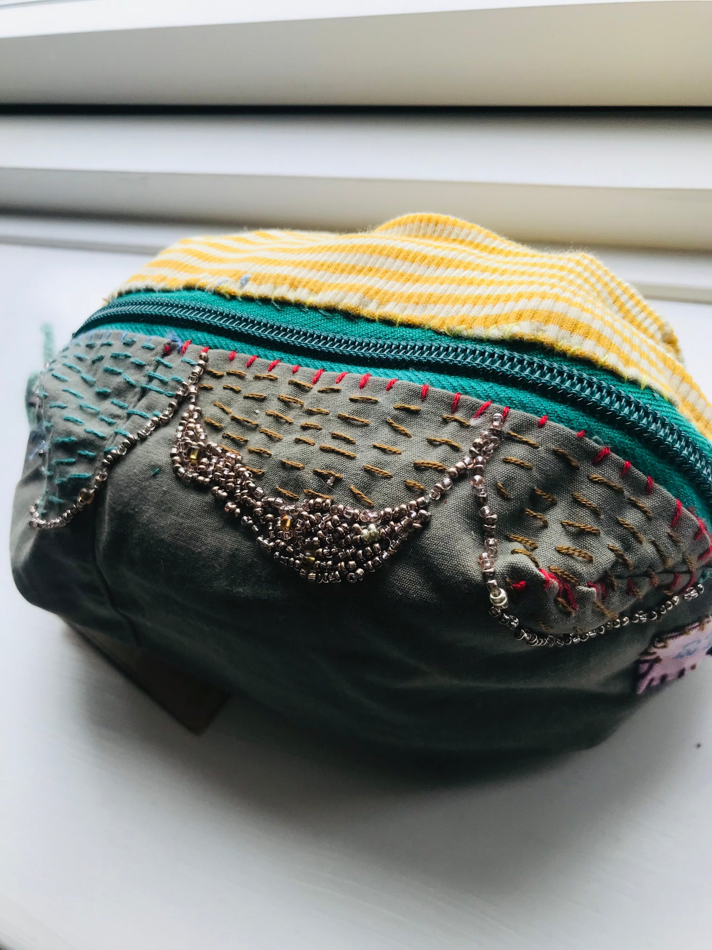 Pouch, hand-sewn, fabric, pen case, accessory case, handmade, bead embroidery 2043