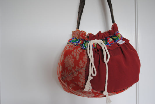 Bag 巾着バッグ　巾着　バッグ  手縫いのバッグ　  布製　スローファッション　ハンドメイド　1706