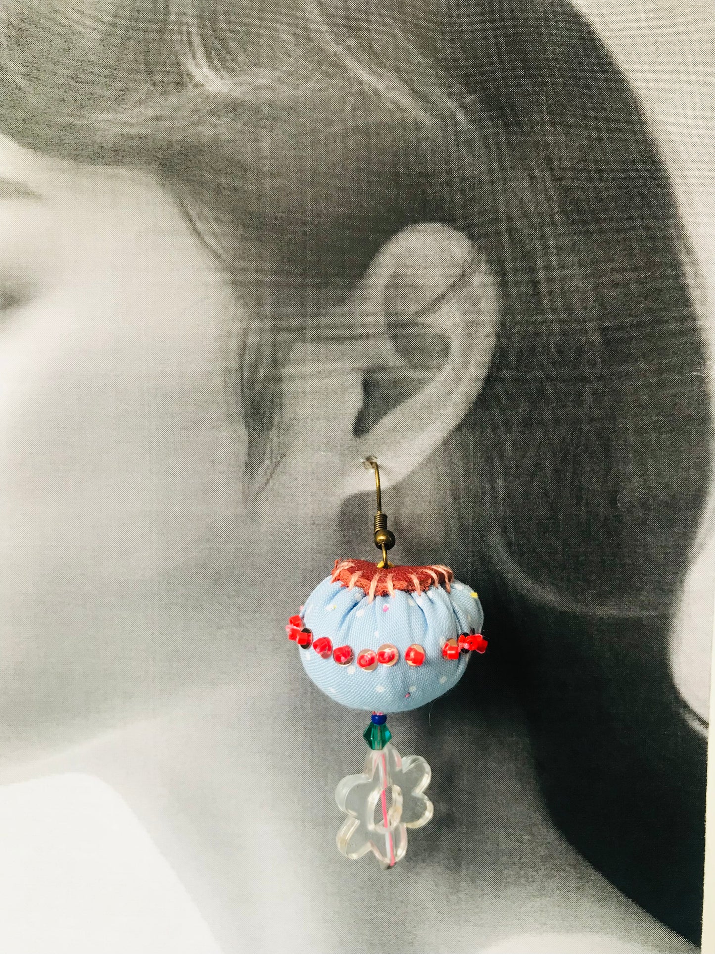 アクセサリー　手縫いのピアス　多分アシンメトリー　イヤリング　ビーズ　  布製　スローファッション　ハンドメイド　1844