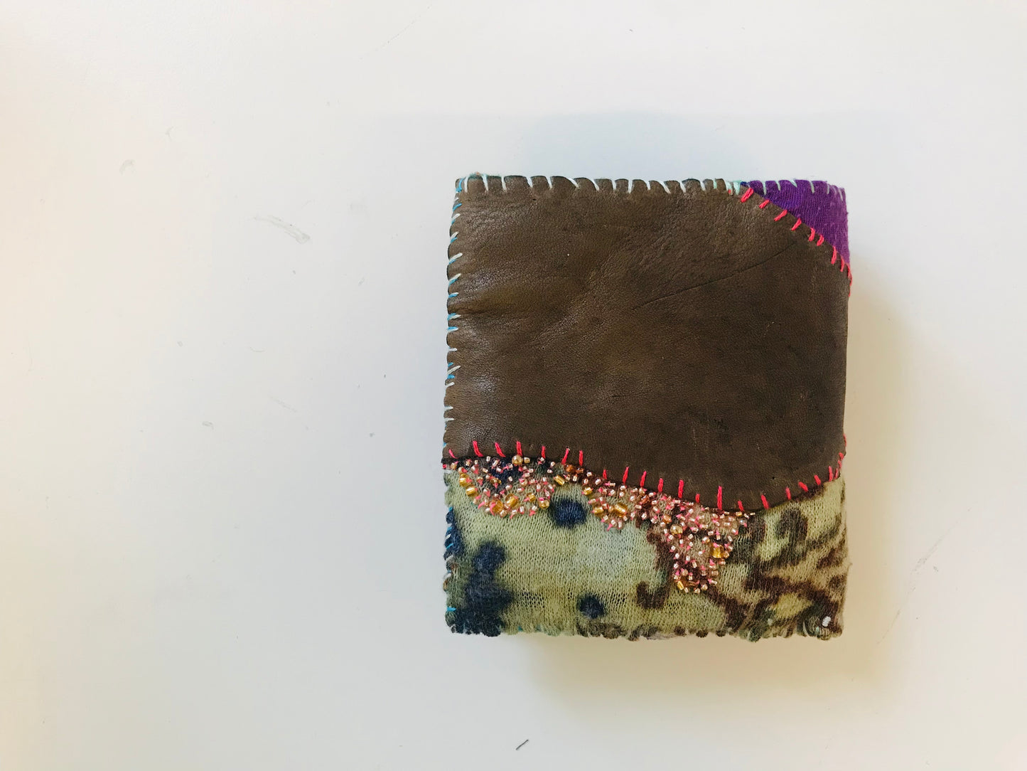 財布　布財布　ハンドメイド　手縫い　刺繍　パッチワーク　二つ折り　1858